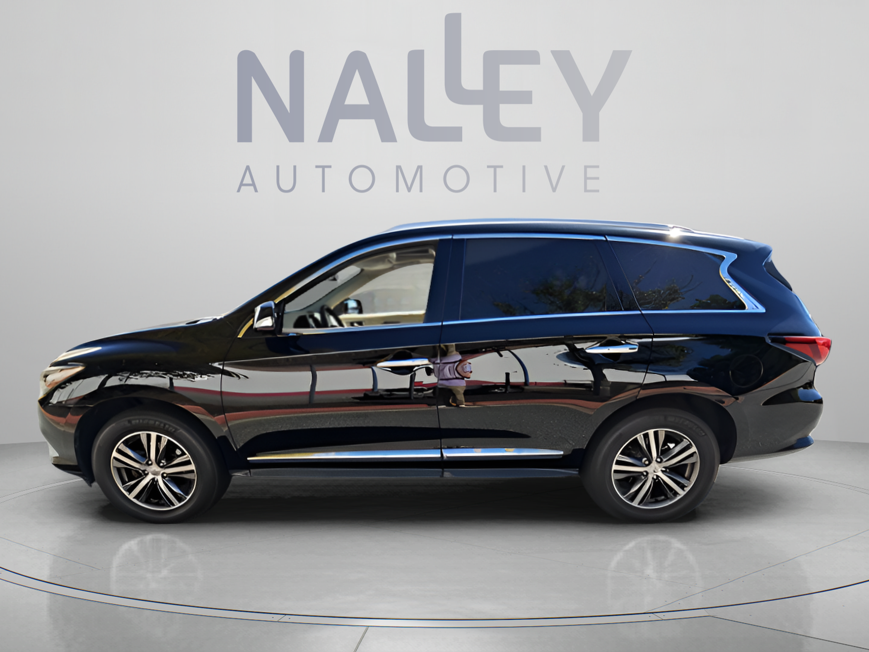 Used 2020 INFINITI QX60 Luxe w/ Essential Package AWD/4WD image 2
