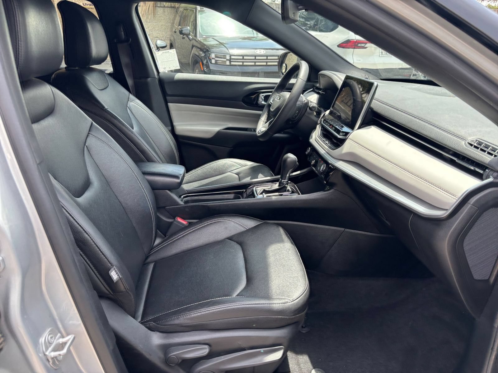 Used 2025 Jeep Compass Limited AWD/4WD image 36
