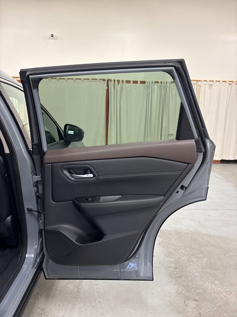 Used 2023 Nissan Rogue SL AWD/4WD image 33