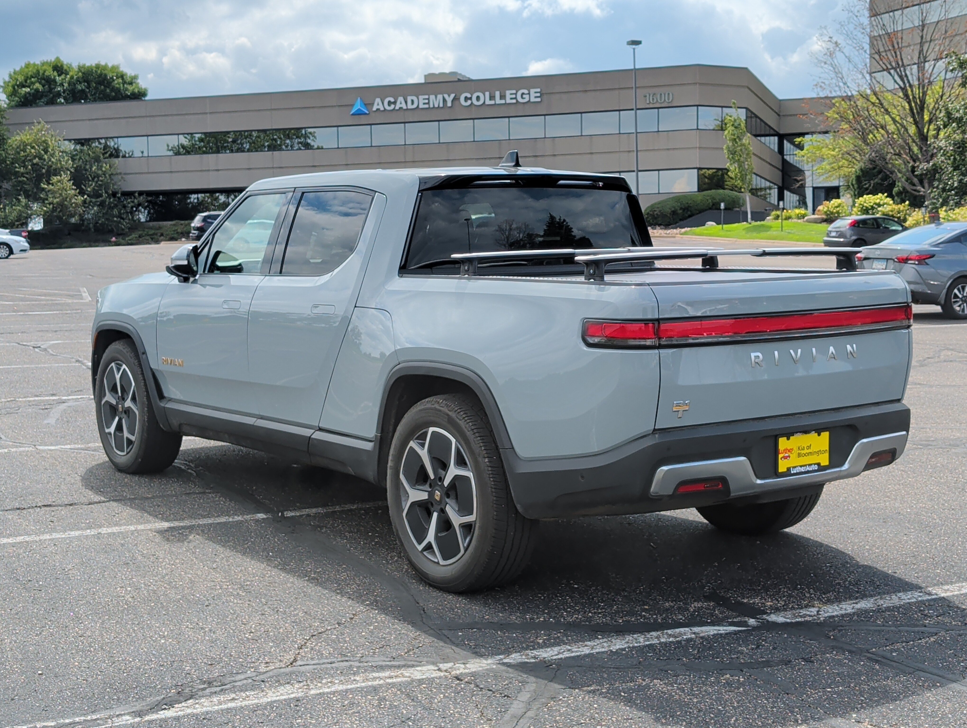 Used 2022 Rivian R1T Adventure AWD/4WD image 3