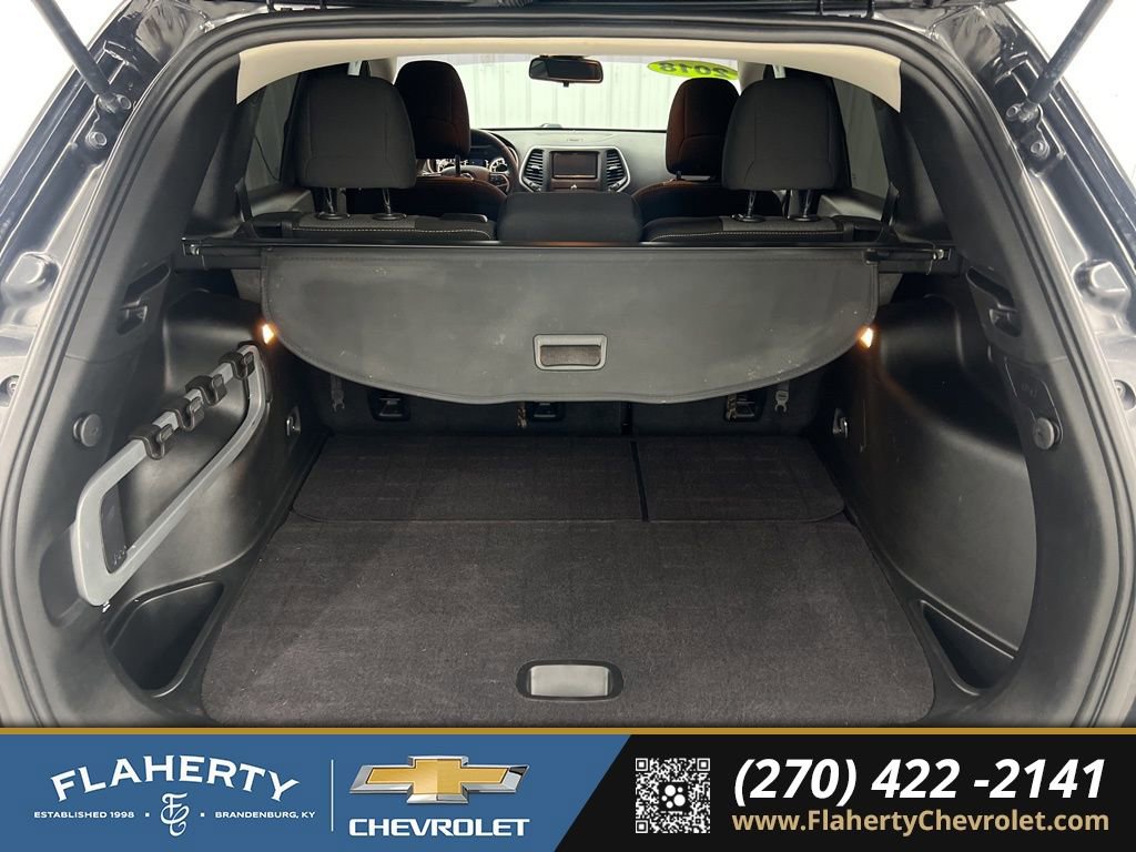 Used 2018 Jeep Cherokee Latitude w/ Altitude Package image 20