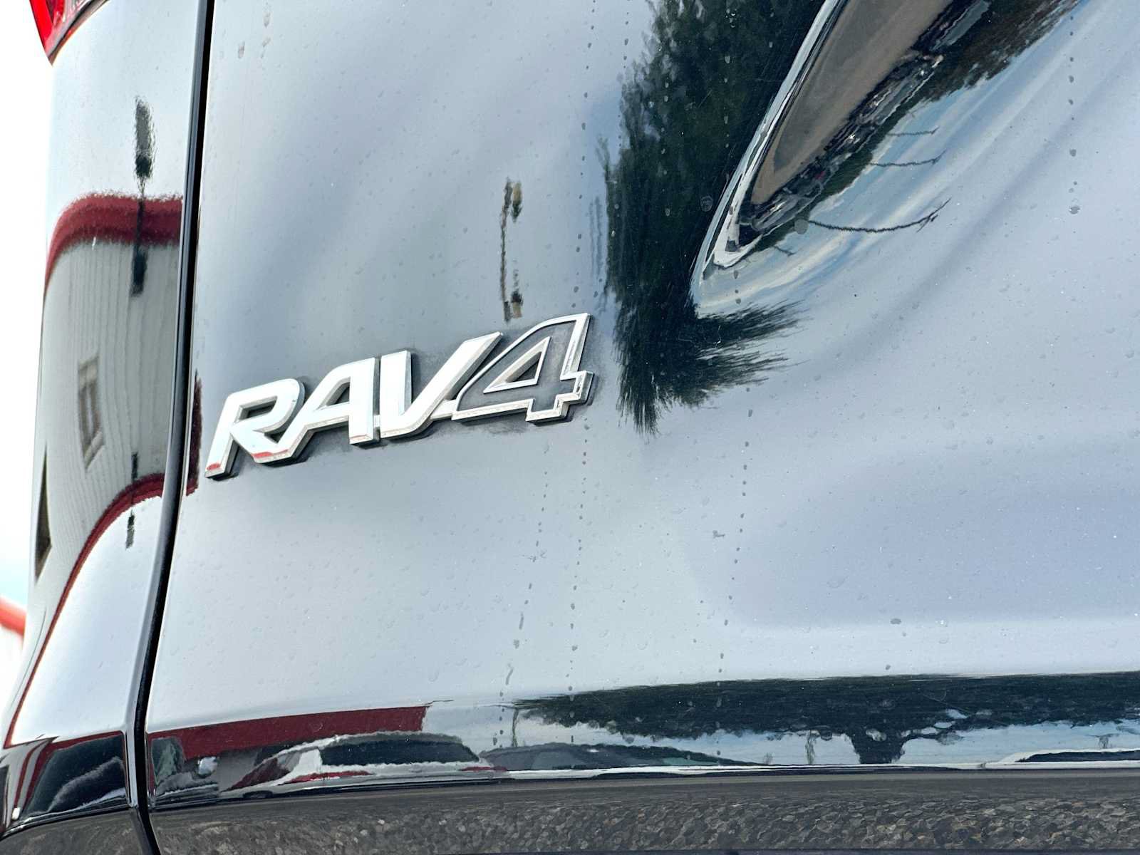 Used 2020 Toyota RAV4 XLE Premium FWD image 15