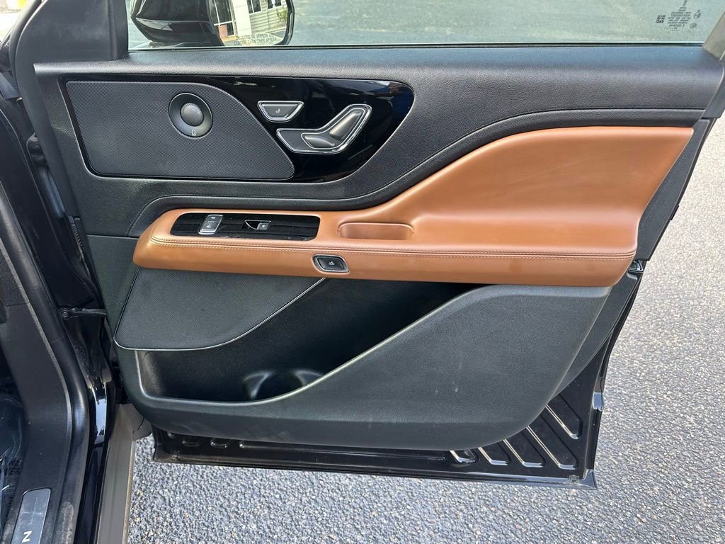 Used 2023 Lincoln Aviator Reserve w/ Equipment Group 201A RWD image 22