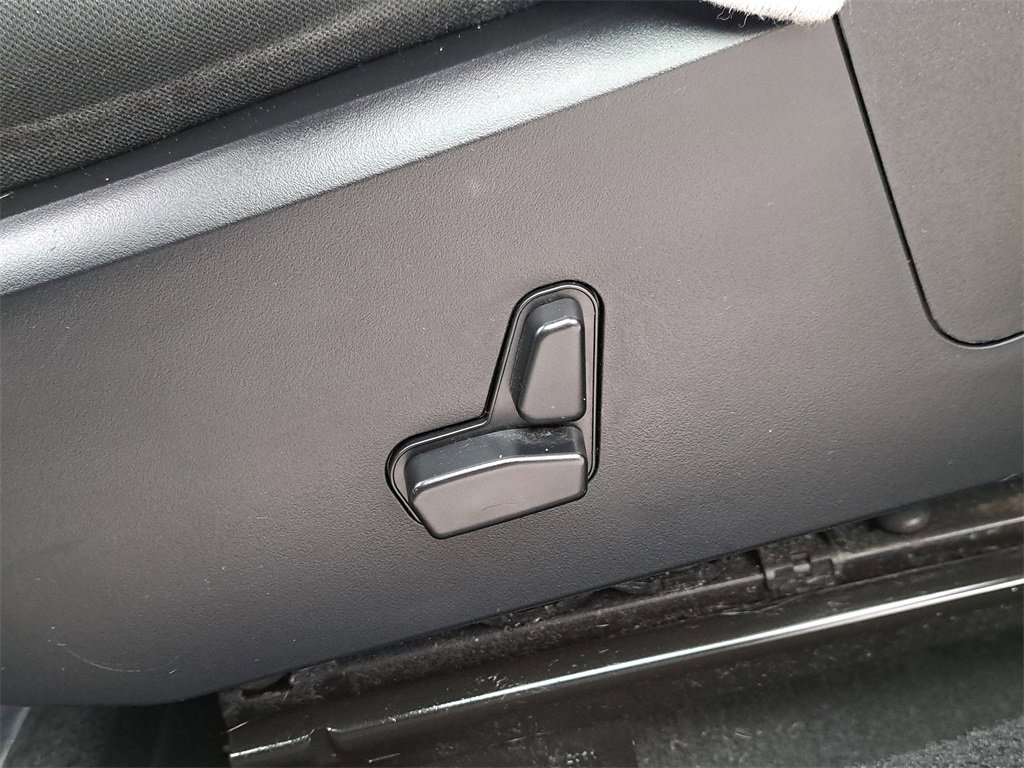 Used 2012 Dodge Avenger SXT image 18