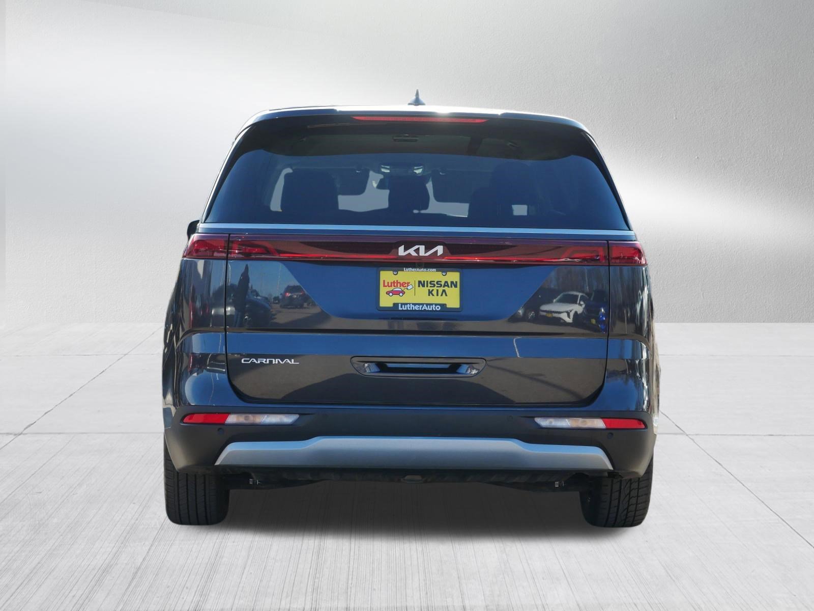Certified 2024 Kia Carnival EX image 6