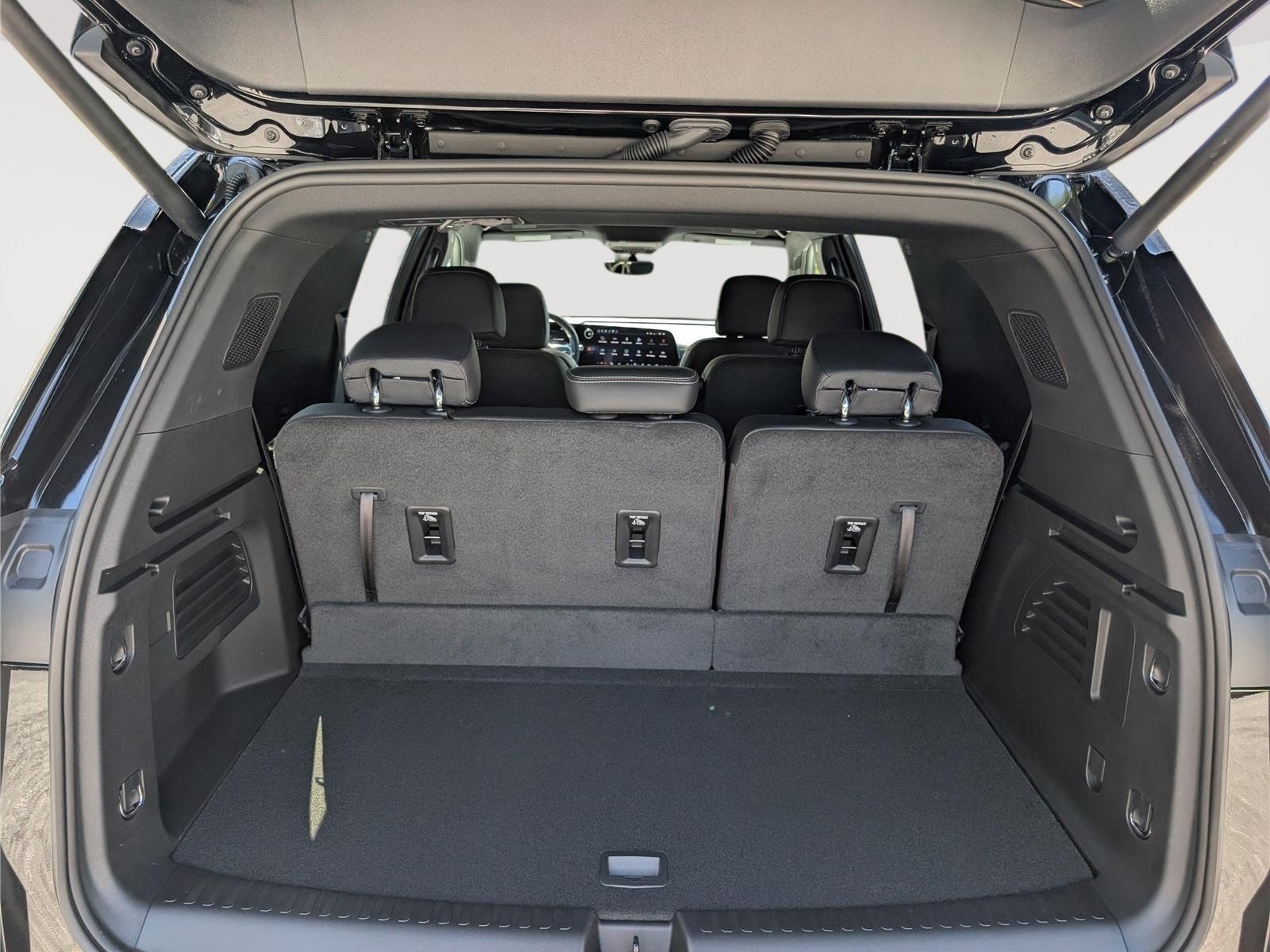 New 2027 Chevrolet Traverse LT w/ Midnight/Sport Edition FWD image 9