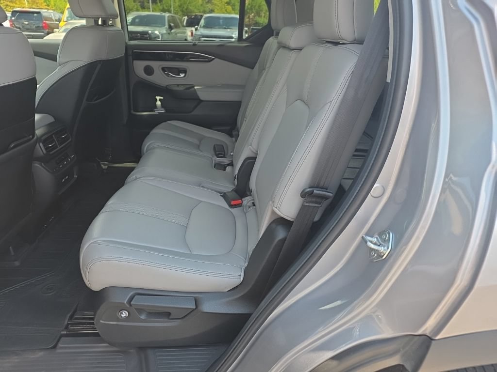 Used 2023 Honda Pilot Touring image 10