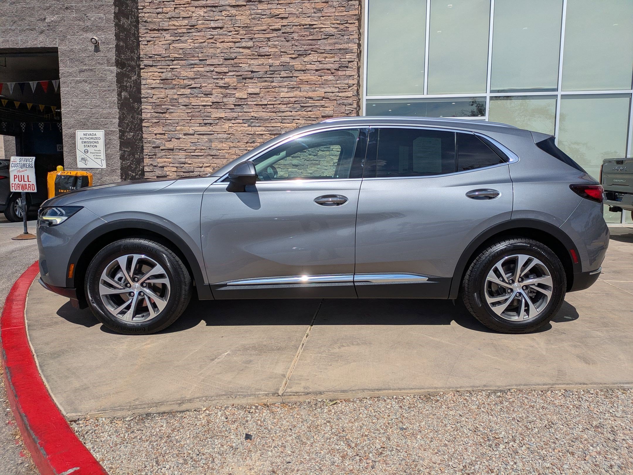Used 2021 Buick Envision Essence AWD/4WD image 2