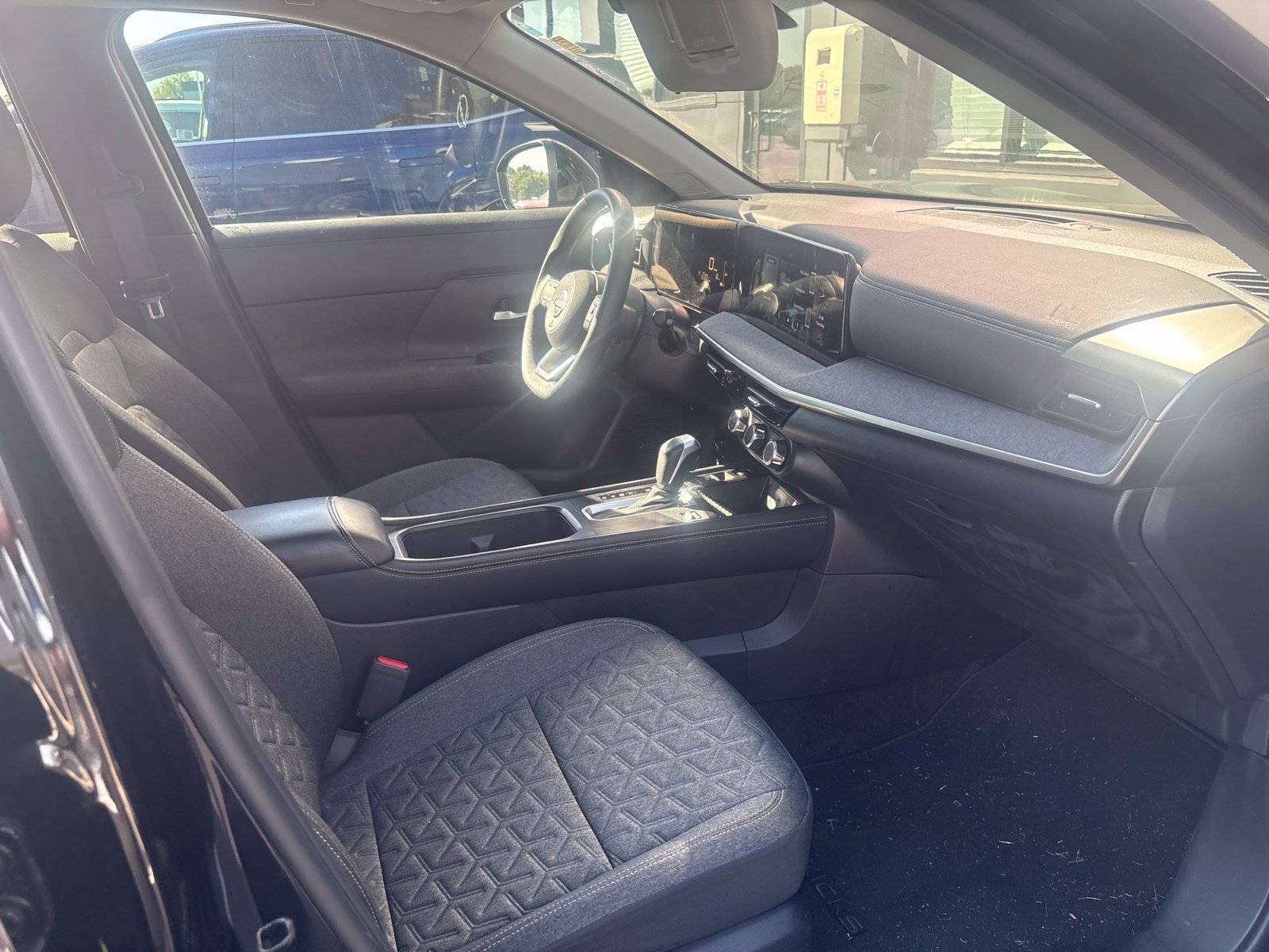 Used 2025 Nissan Kicks SV AWD/4WD image 16