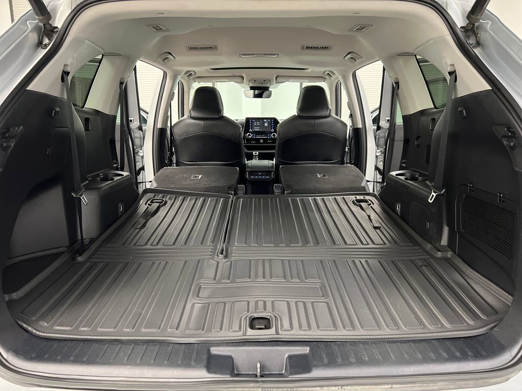 Used 2020 Toyota Highlander XLE image 31