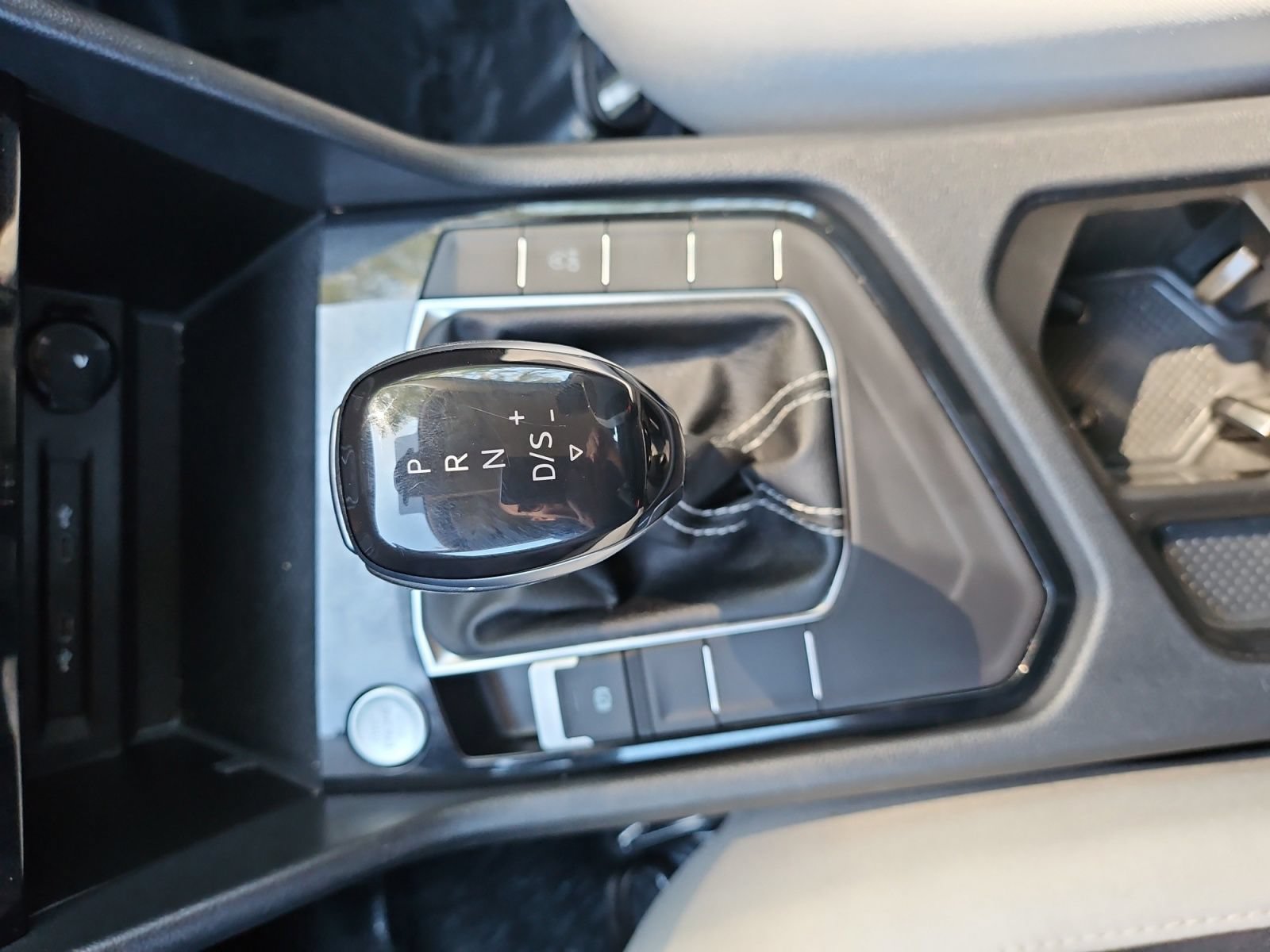 Used 2025 Volkswagen Taos S FWD image 19