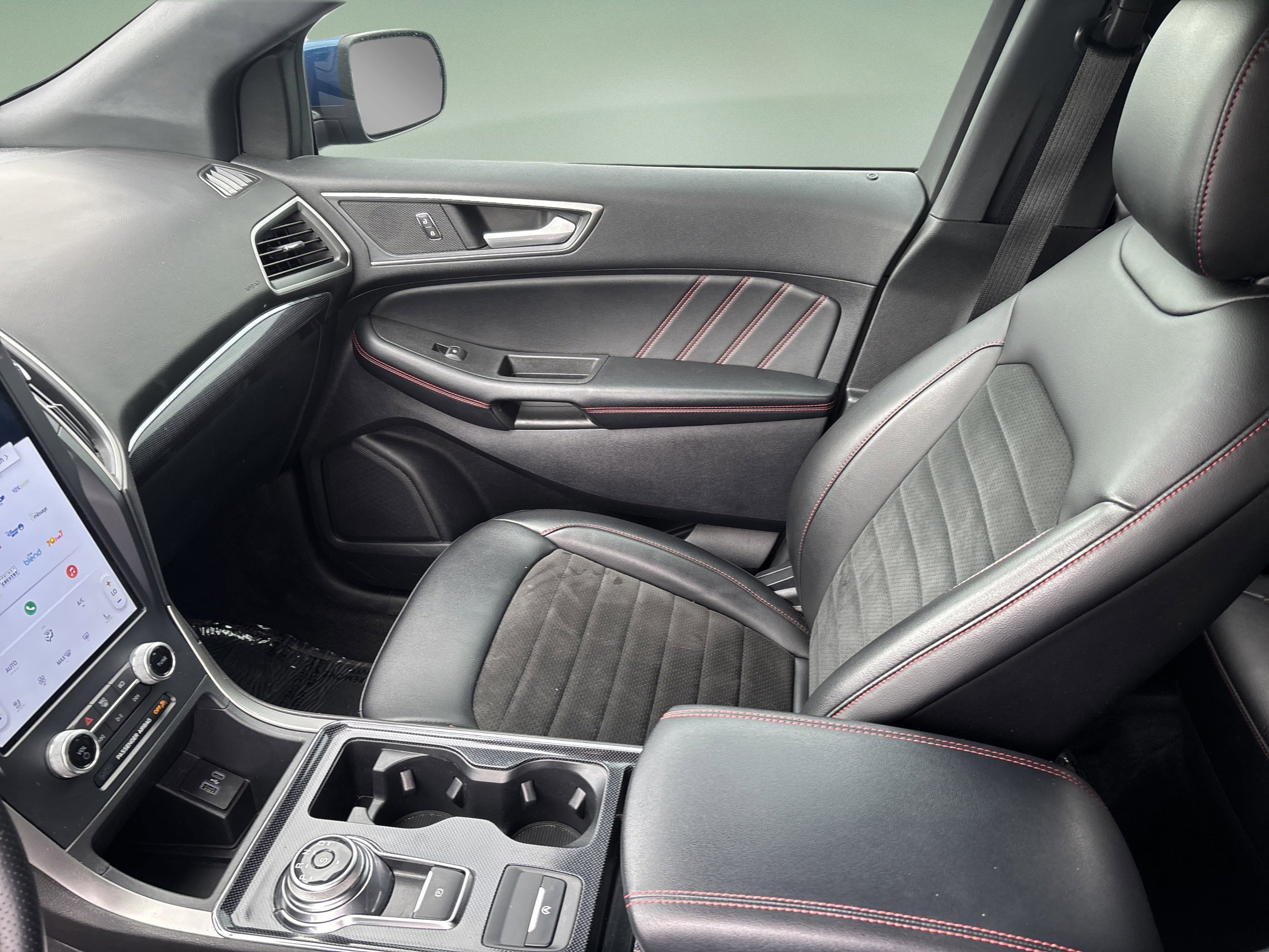 Used 2022 Ford Edge ST-Line w/ Class II Trailer Tow Package image 7