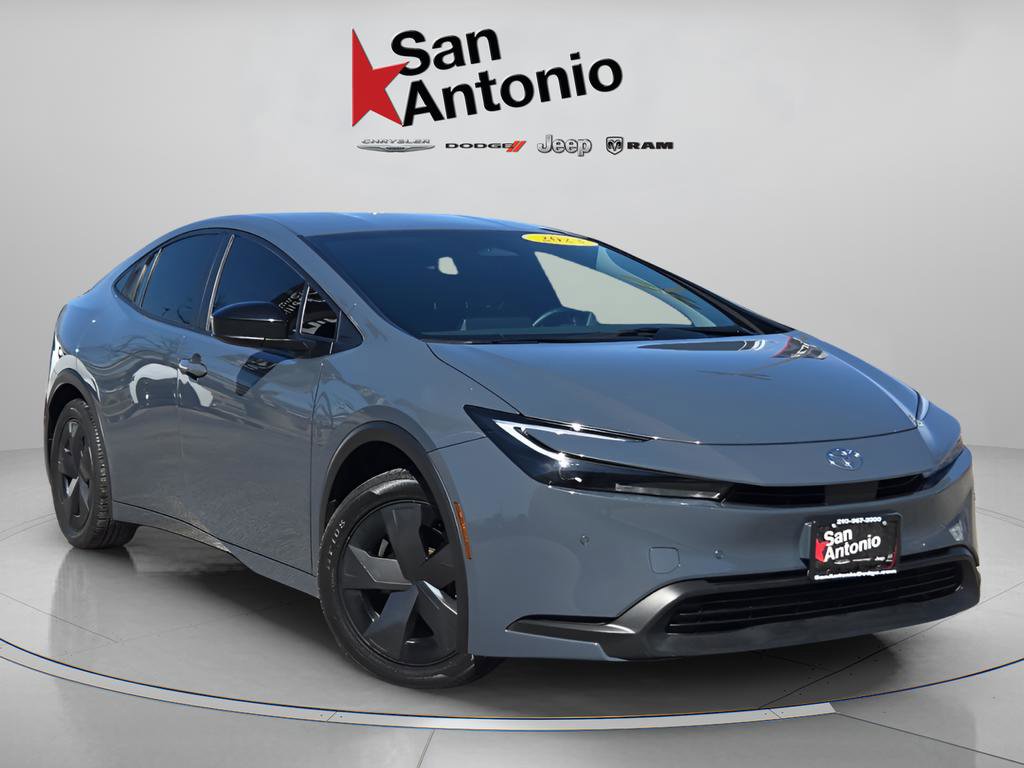 Used 2023 Toyota Prius LE image 1