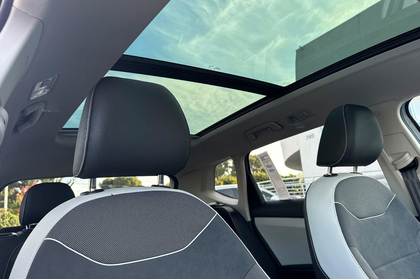 New 2026 Volkswagen Taos SE AWD/4WD image 16