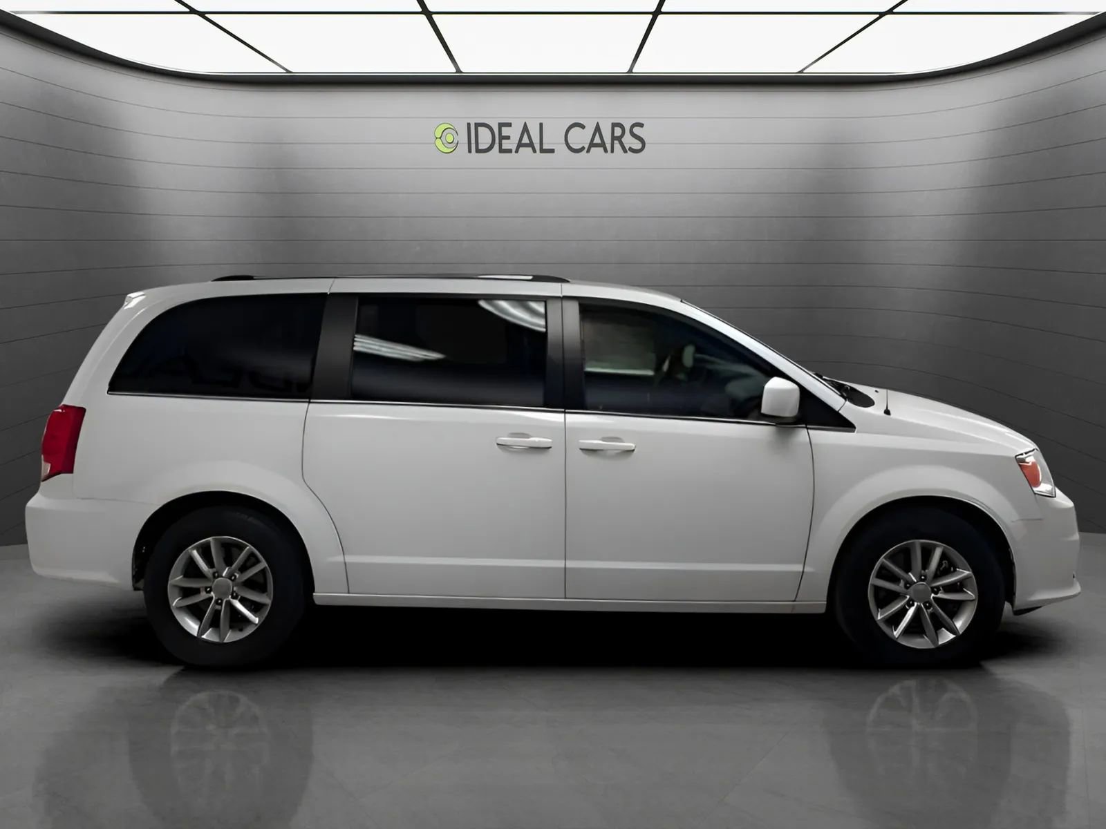 Used 2019 Dodge Grand Caravan SXT FWD image 4