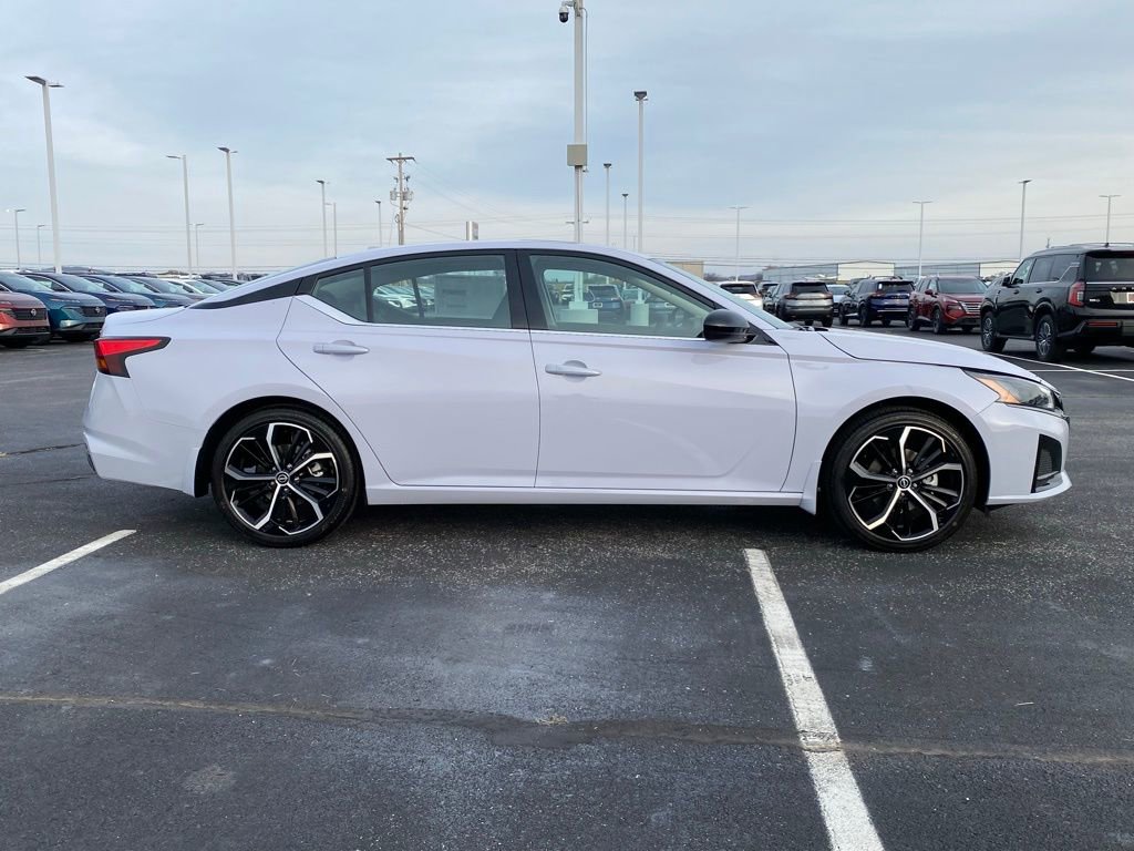 New 2025 Nissan Altima 2.5 SR w/ SR Premium Package image 3