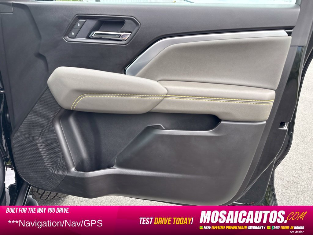 Used 2025 Chevrolet Colorado ZR2 w/ Technology Package AWD/4WD image 9