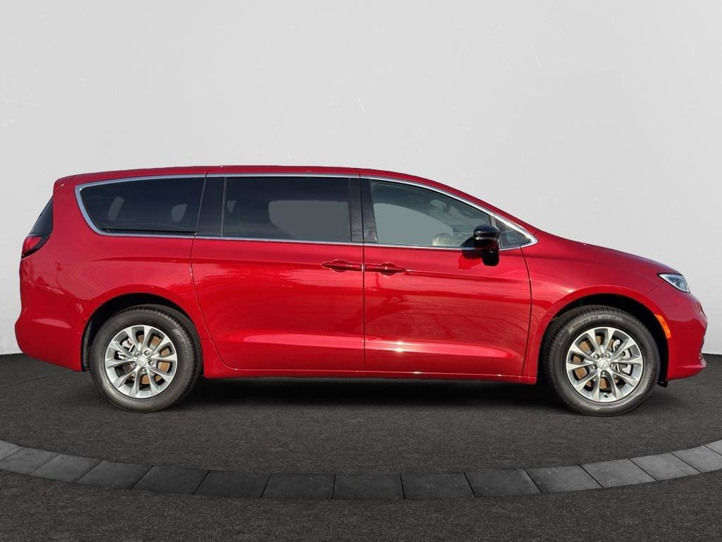 New 2026 Chrysler Pacifica Select image 4
