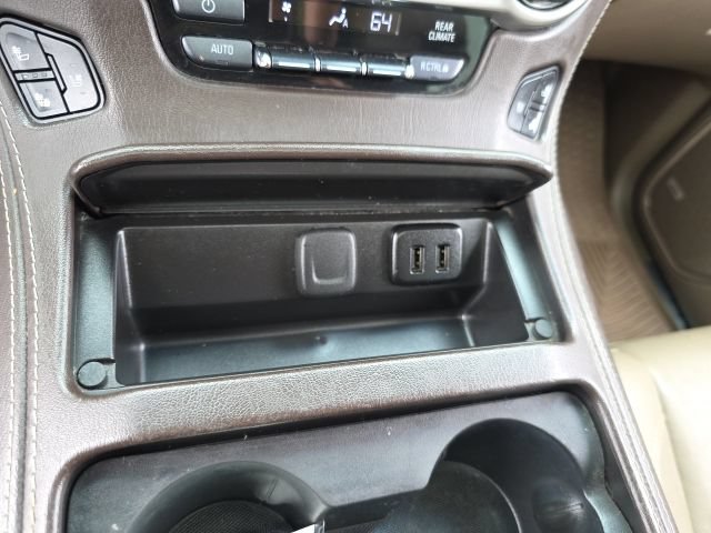 Used 2017 Chevrolet Suburban Premier AWD/4WD image 38