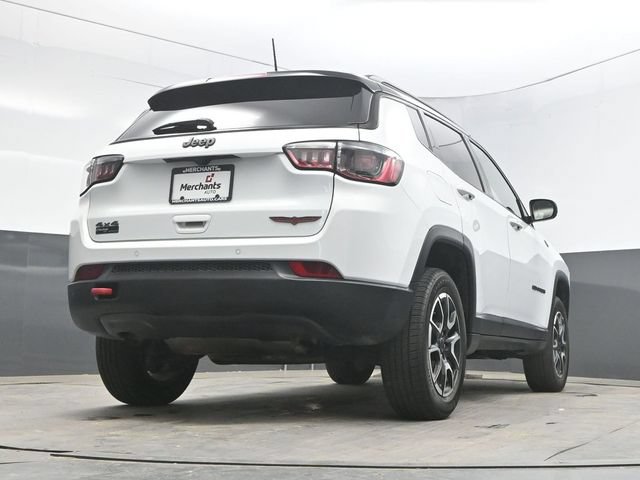 Used 2025 Jeep Compass Trailhawk AWD/4WD image 38