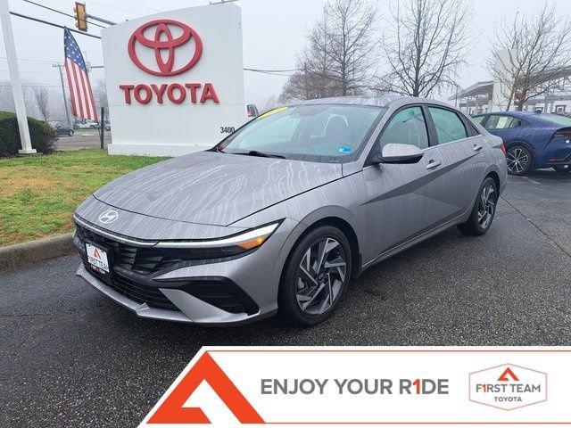 Used 2025 Hyundai Elantra Limited image 1