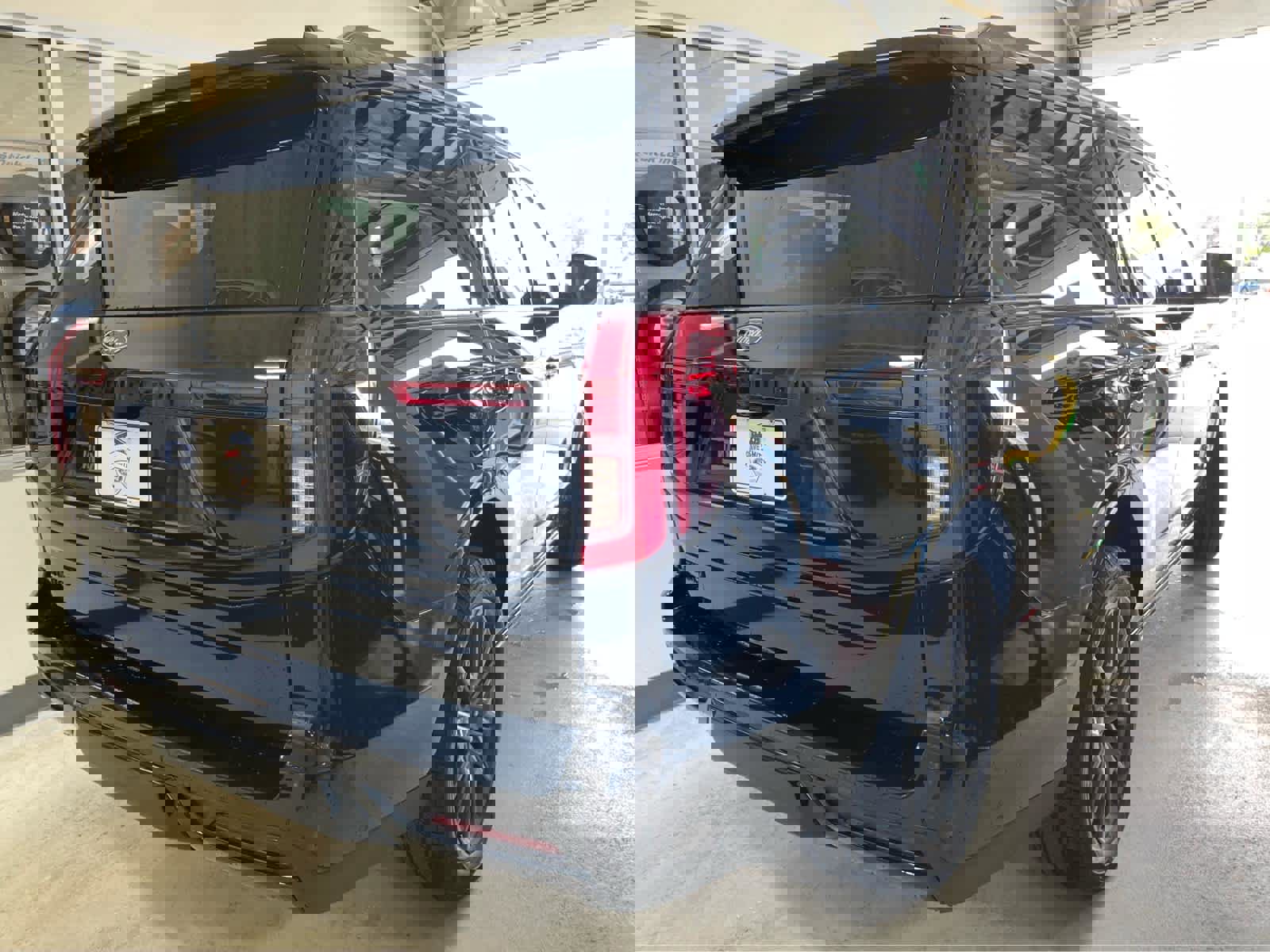 Used 2025 Ford Expedition Platinum w/ Stealth Performance Package AWD/4WD image 11