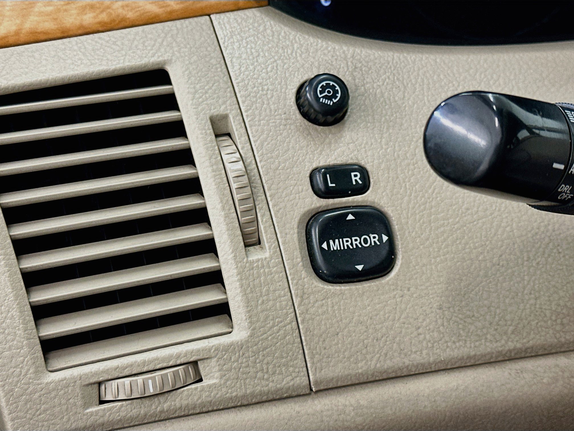 Used 2006 Toyota Avalon XLS FWD image 17