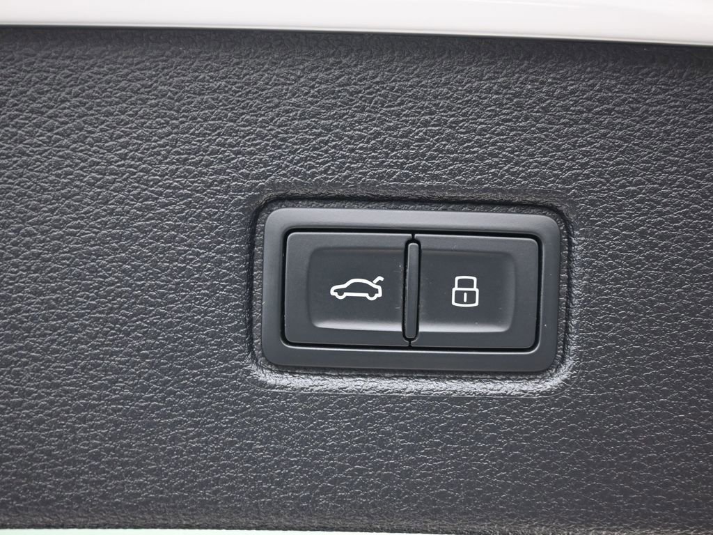 Used 2023 Audi Q7 2.0T Premium AWD/4WD image 17