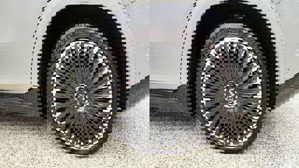 Used 2024 Mercedes-Benz EQE AMG 4MATIC SUV w/ AMG Dynamic Plus Package image 9