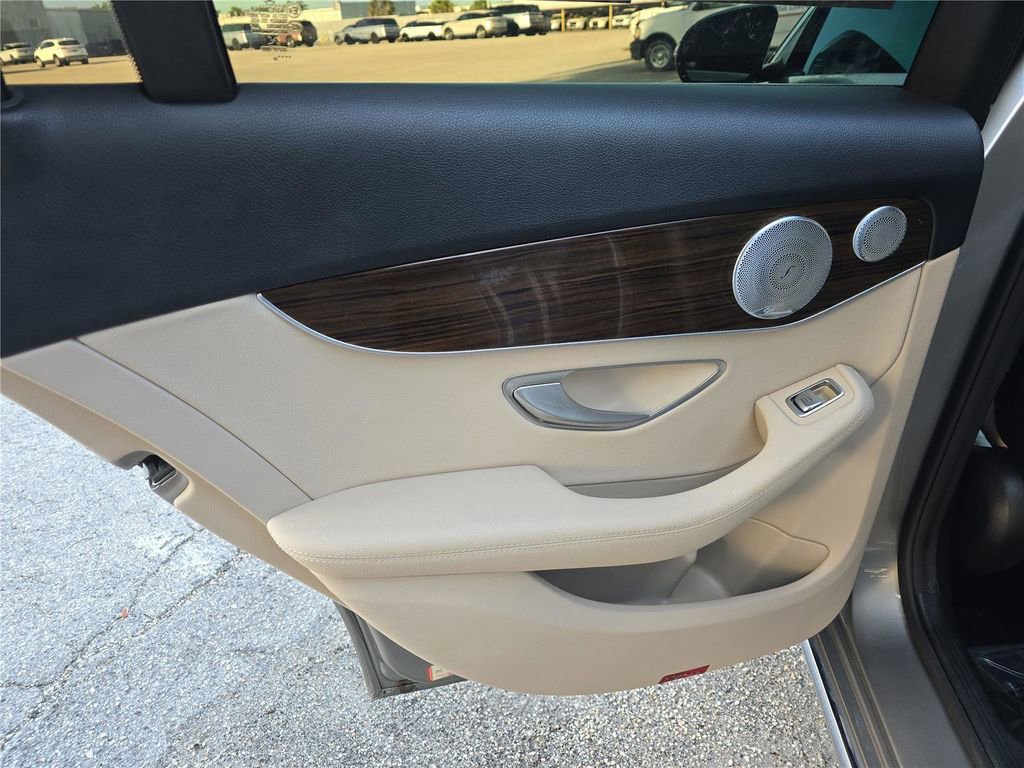 Used 2021 Mercedes-Benz C 300 Sedan image 10