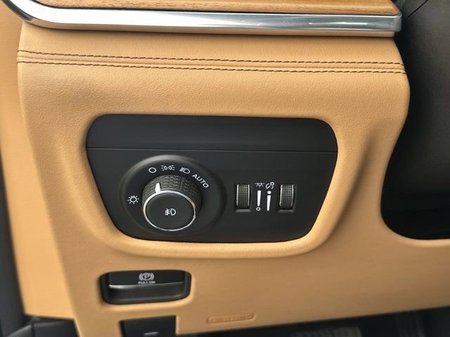 Used 2024 Jeep Grand Cherokee L Summit image 31