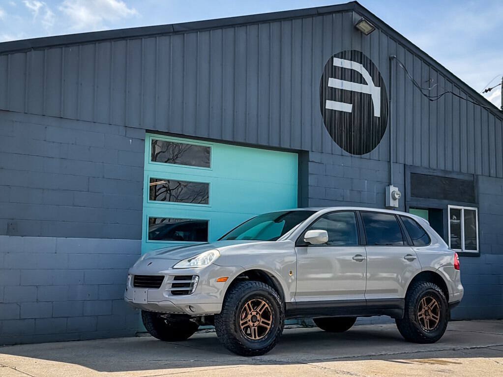 Used 2010 Porsche Cayenne AWD/4WD image 2