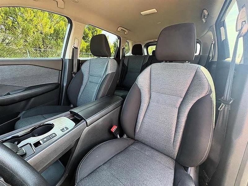Used 2022 Nissan Rogue SV FWD image 20