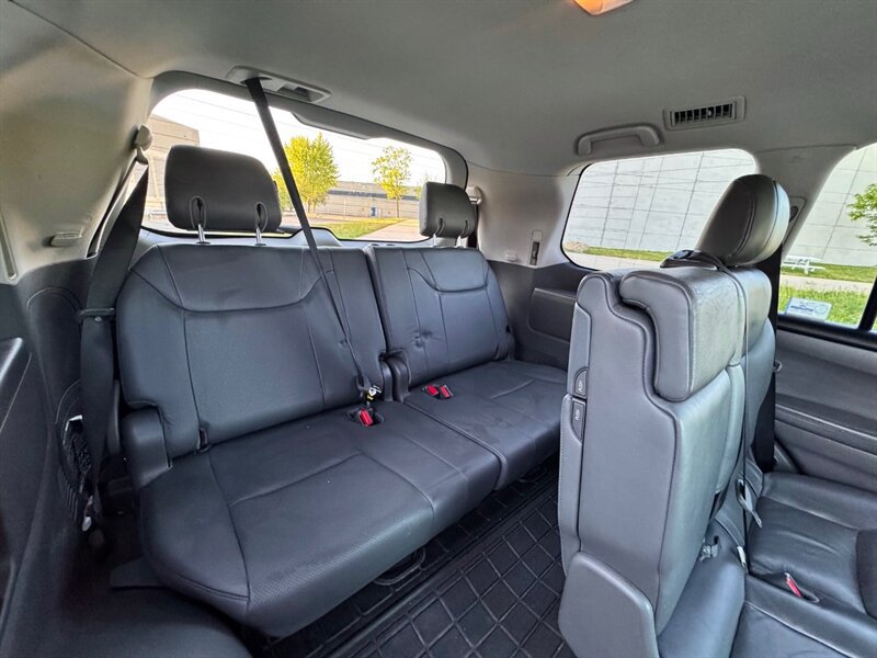 Used 2010 Lexus LX 570 4WD image 28