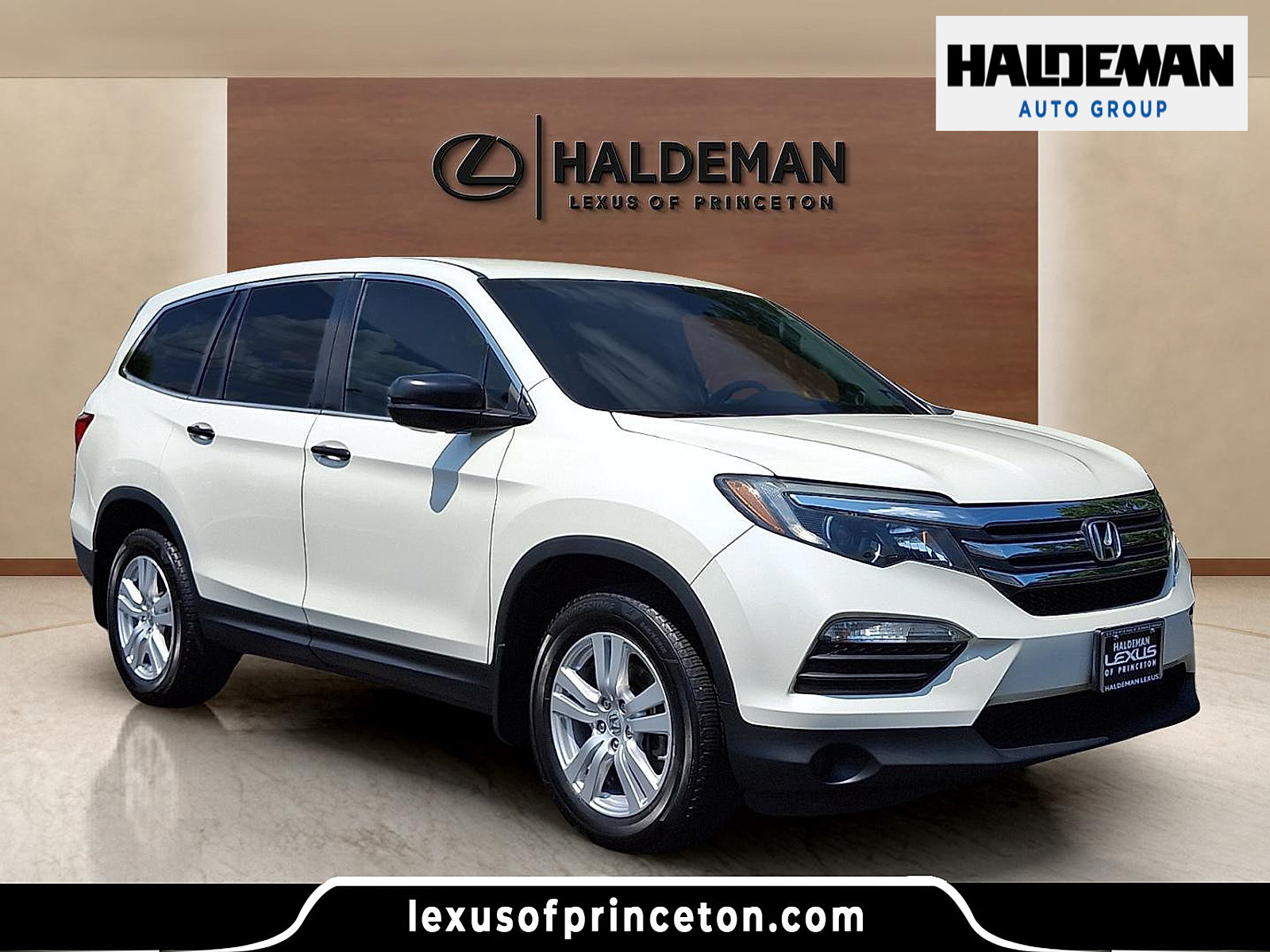 Used 2017 Honda Pilot LX image 1