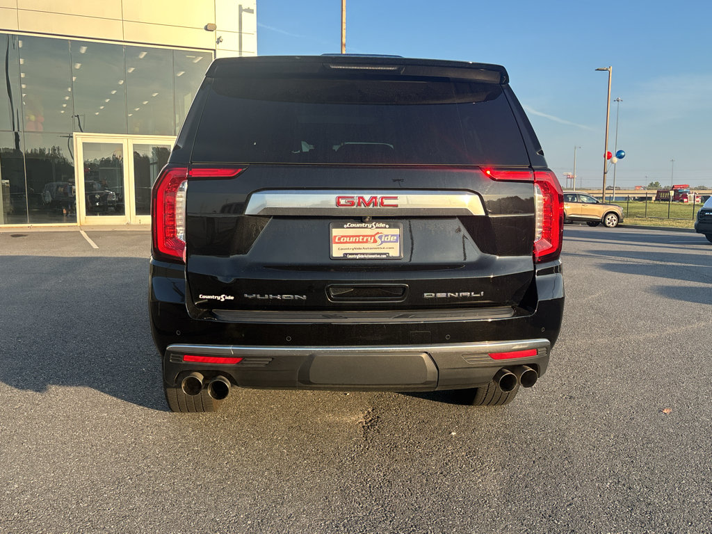 Used 2024 GMC Yukon XL Denali RWD image 8