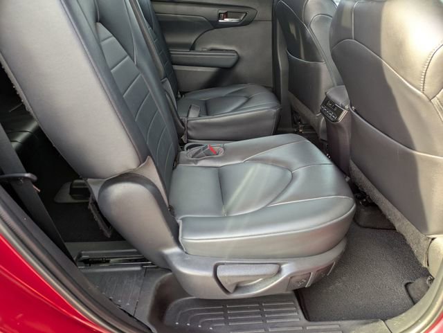 Used 2022 Toyota Highlander XLE image 33