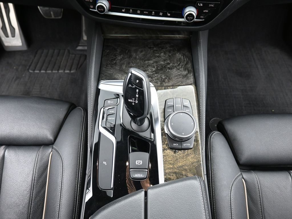 Used 2020 BMW M550i xDrive image 13