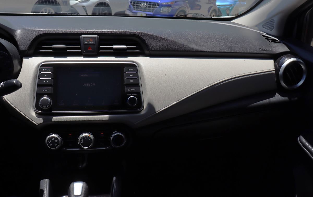 Used 2021 Nissan Versa SV FWD image 43