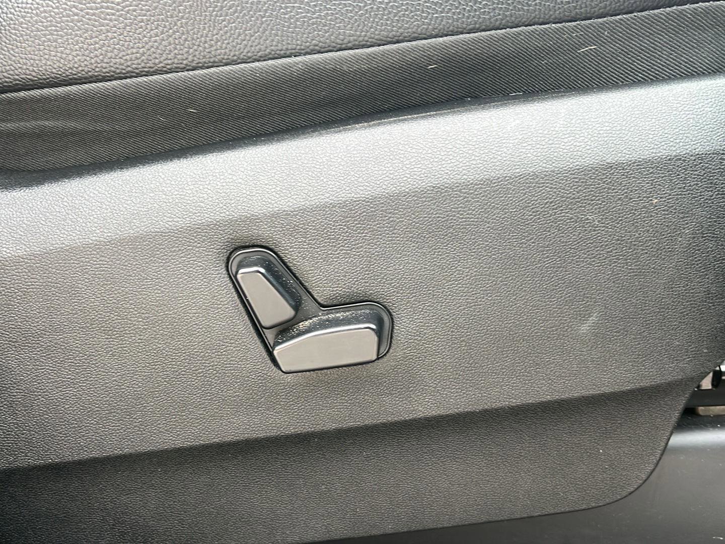 Used 2018 Dodge Grand Caravan GT image 24