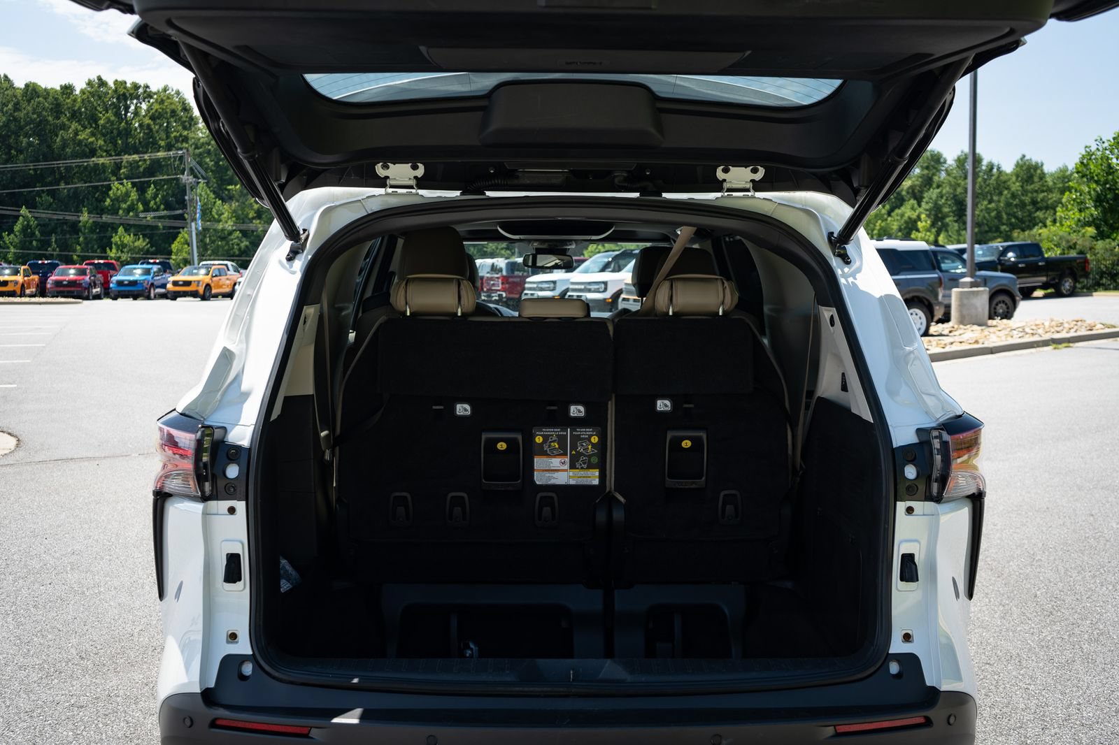 Used 2021 Toyota Sienna XLE w/ XLE Plus Package AWD/4WD image 9