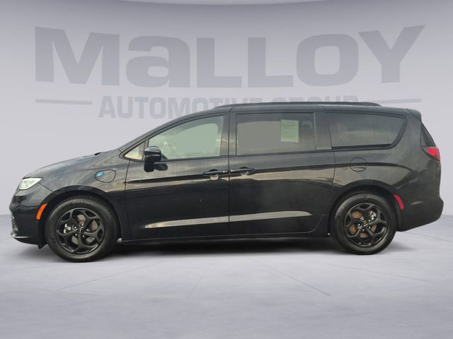 Used 2024 Chrysler Pacifica Premium image 2