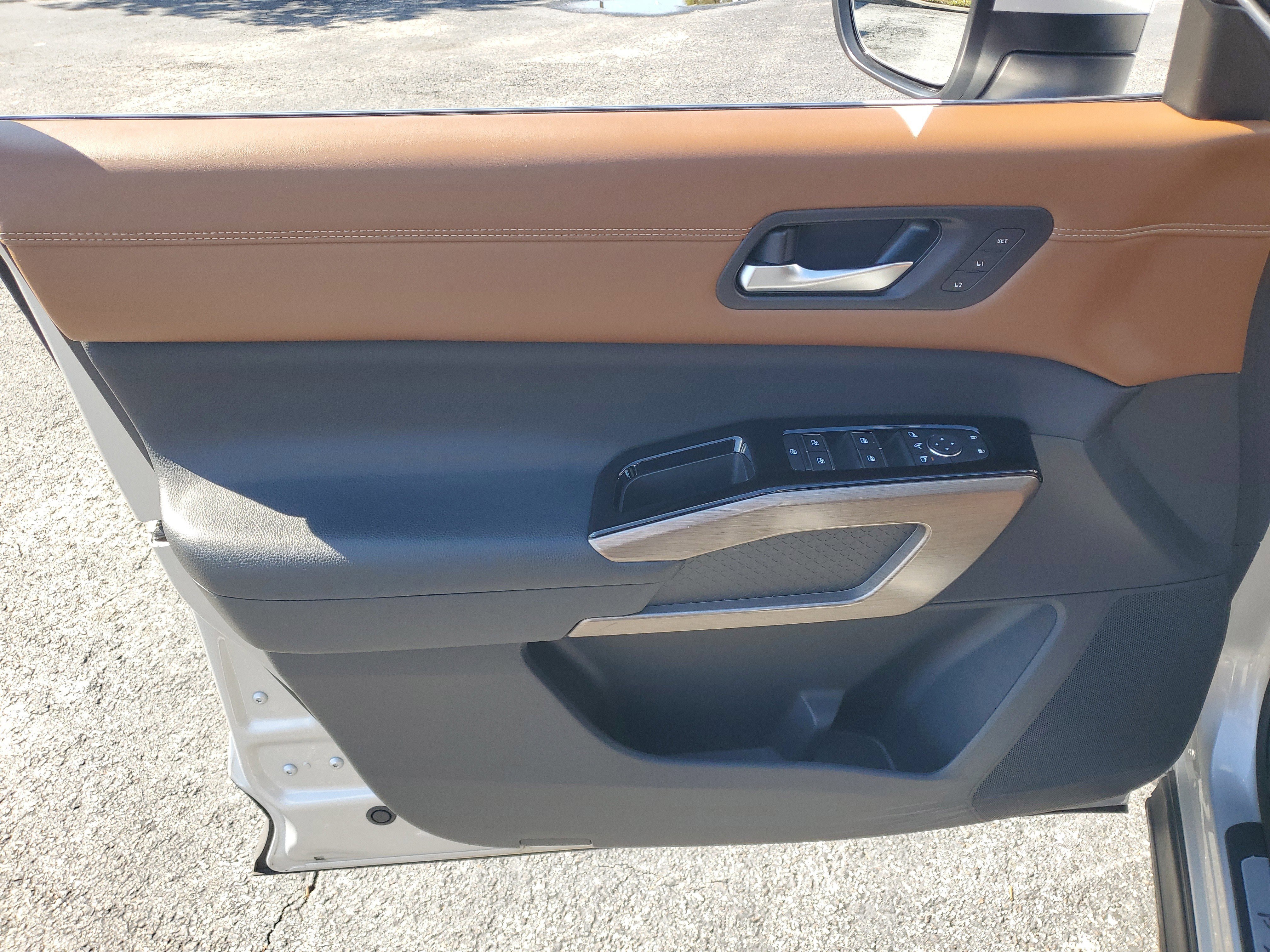 Certified 2023 Nissan Pathfinder Platinum image 9