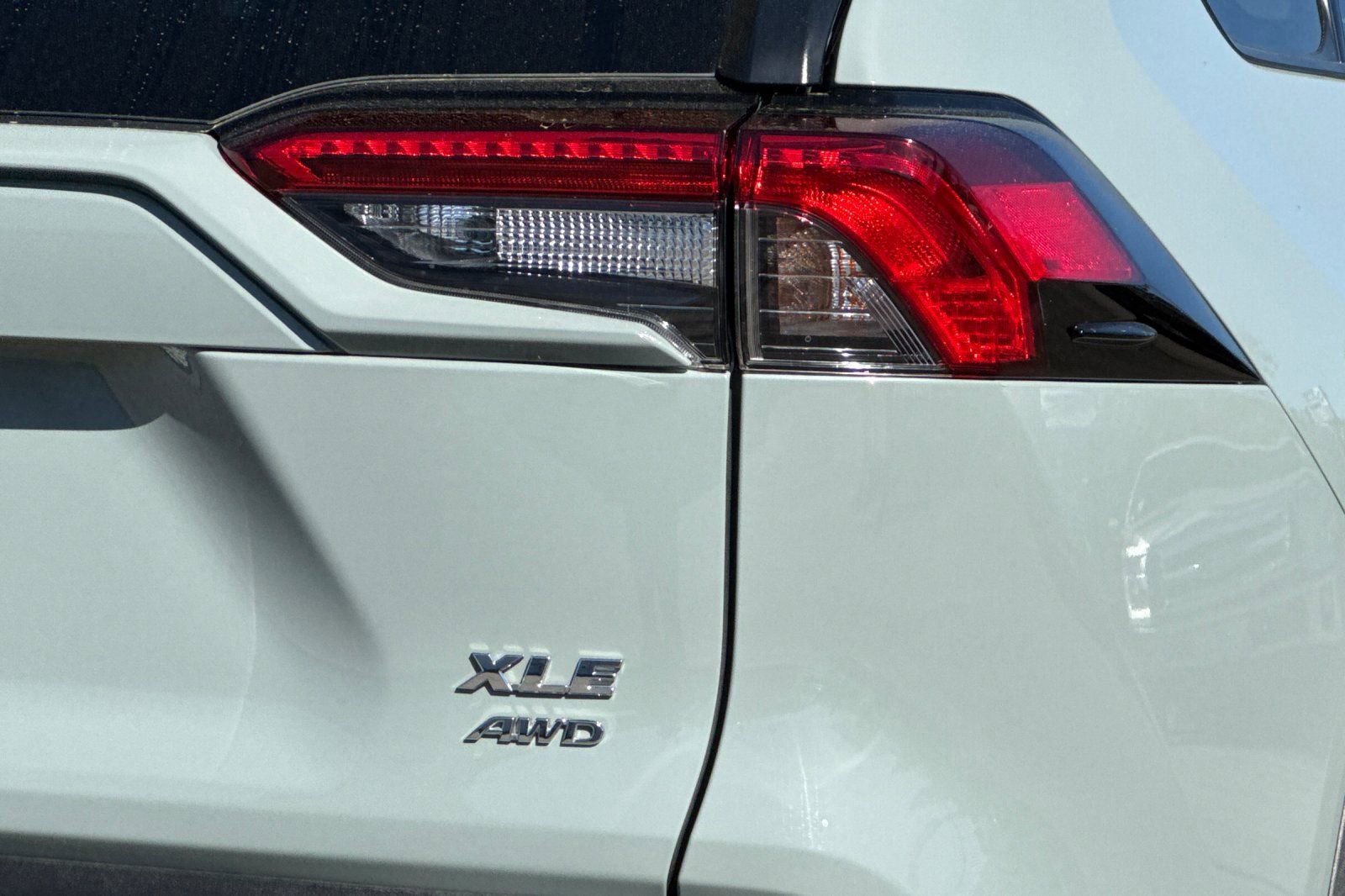 Used 2022 Toyota RAV4 XLE Premium image 28