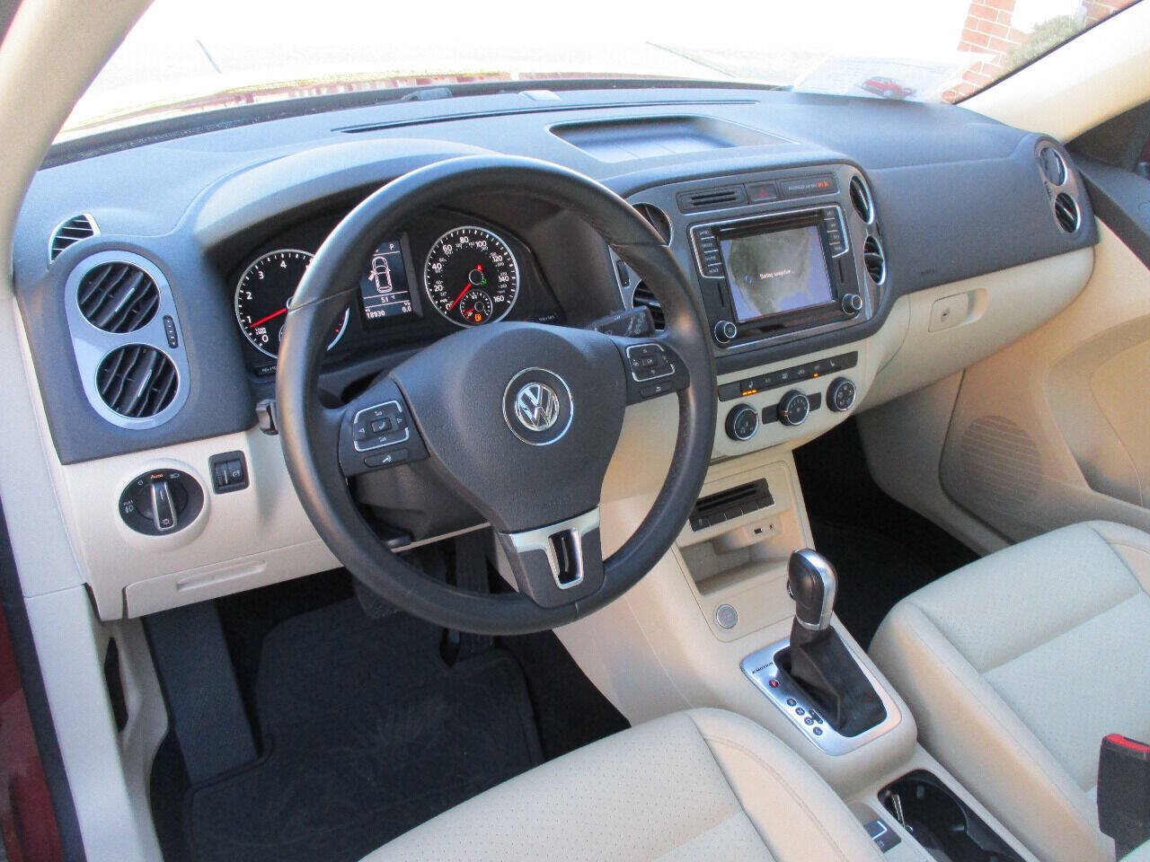 Used 2016 Volkswagen Tiguan SE AWD/4WD image 14