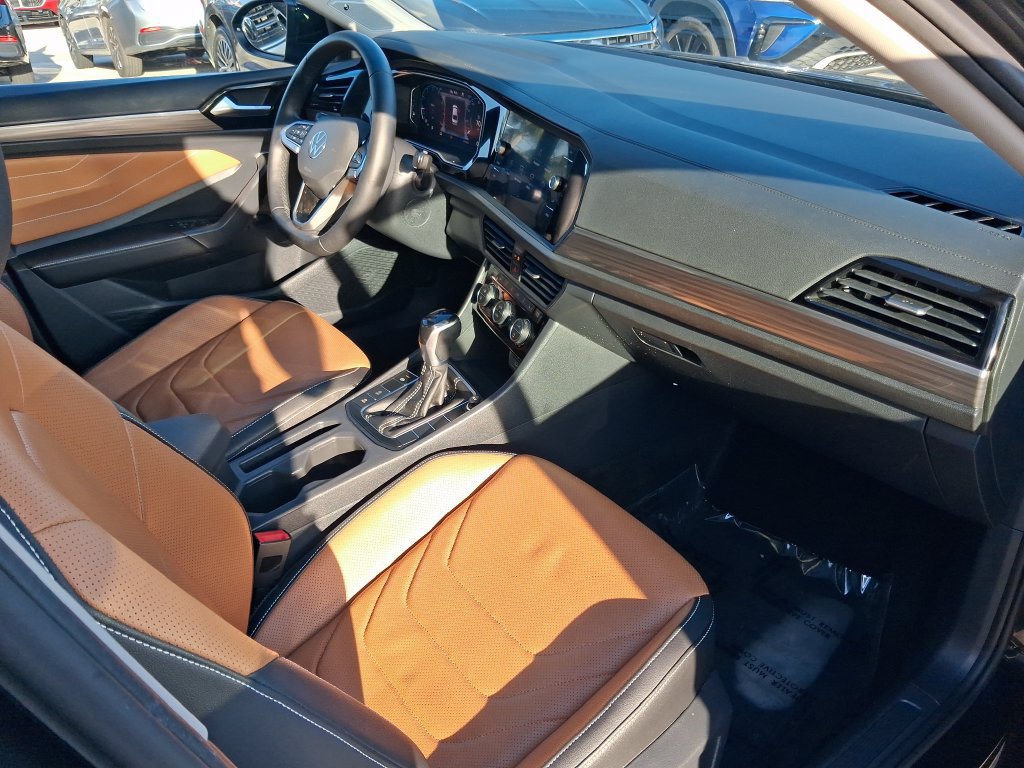 Certified 2024 Volkswagen Jetta SEL FWD image 28