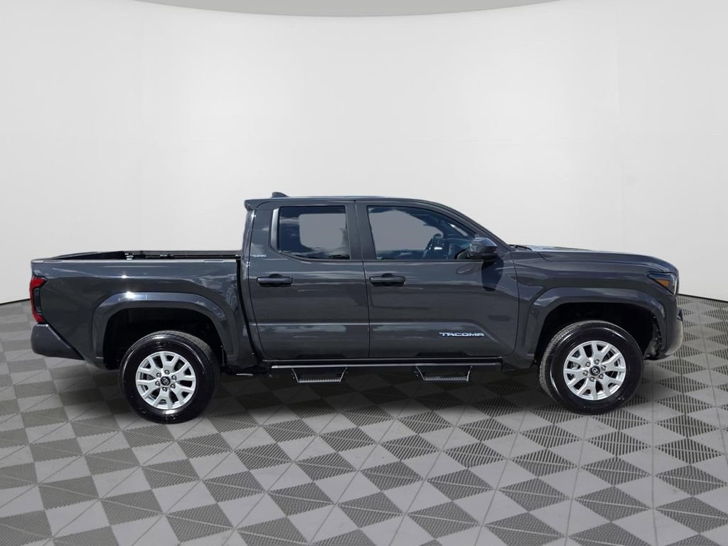 Used 2025 Toyota Tacoma SR5 AWD/4WD image 5