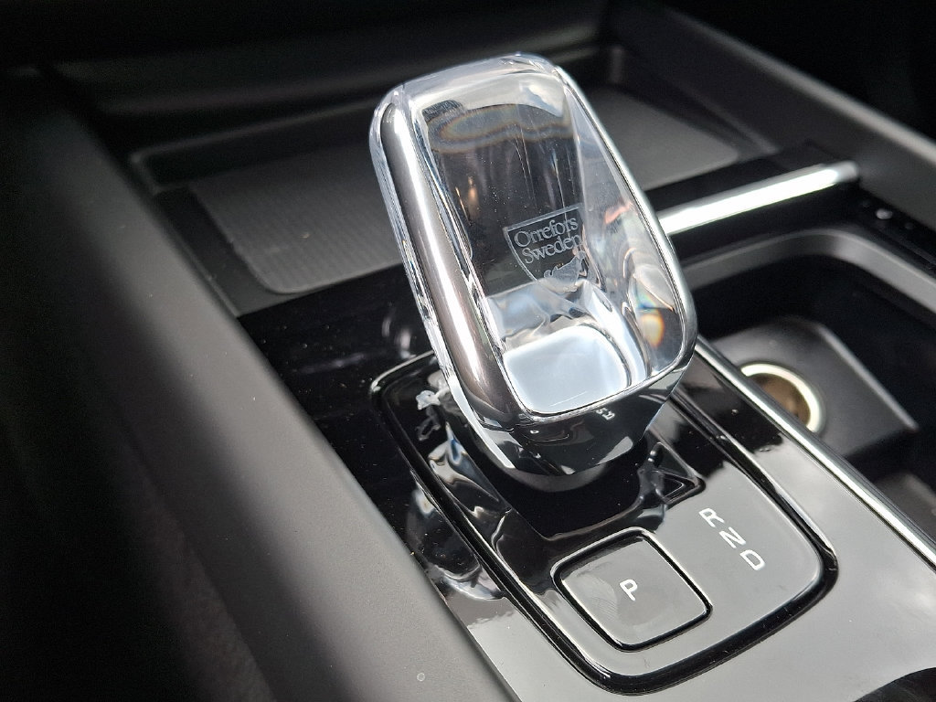 New 2027 Volvo XC60 B5 Plus AWD/4WD image 12