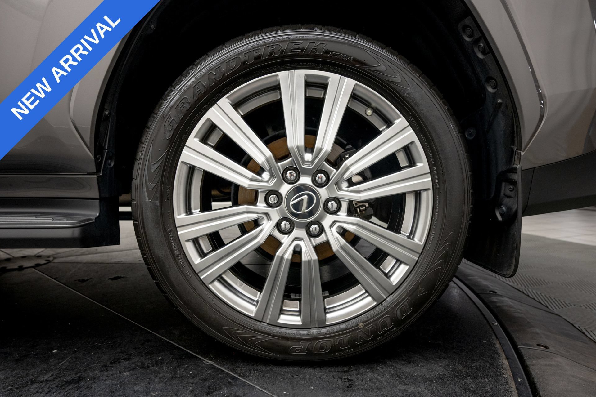 Used 2022 Lexus LX 600 4WD w/ Accessory Package (Z1) image 34