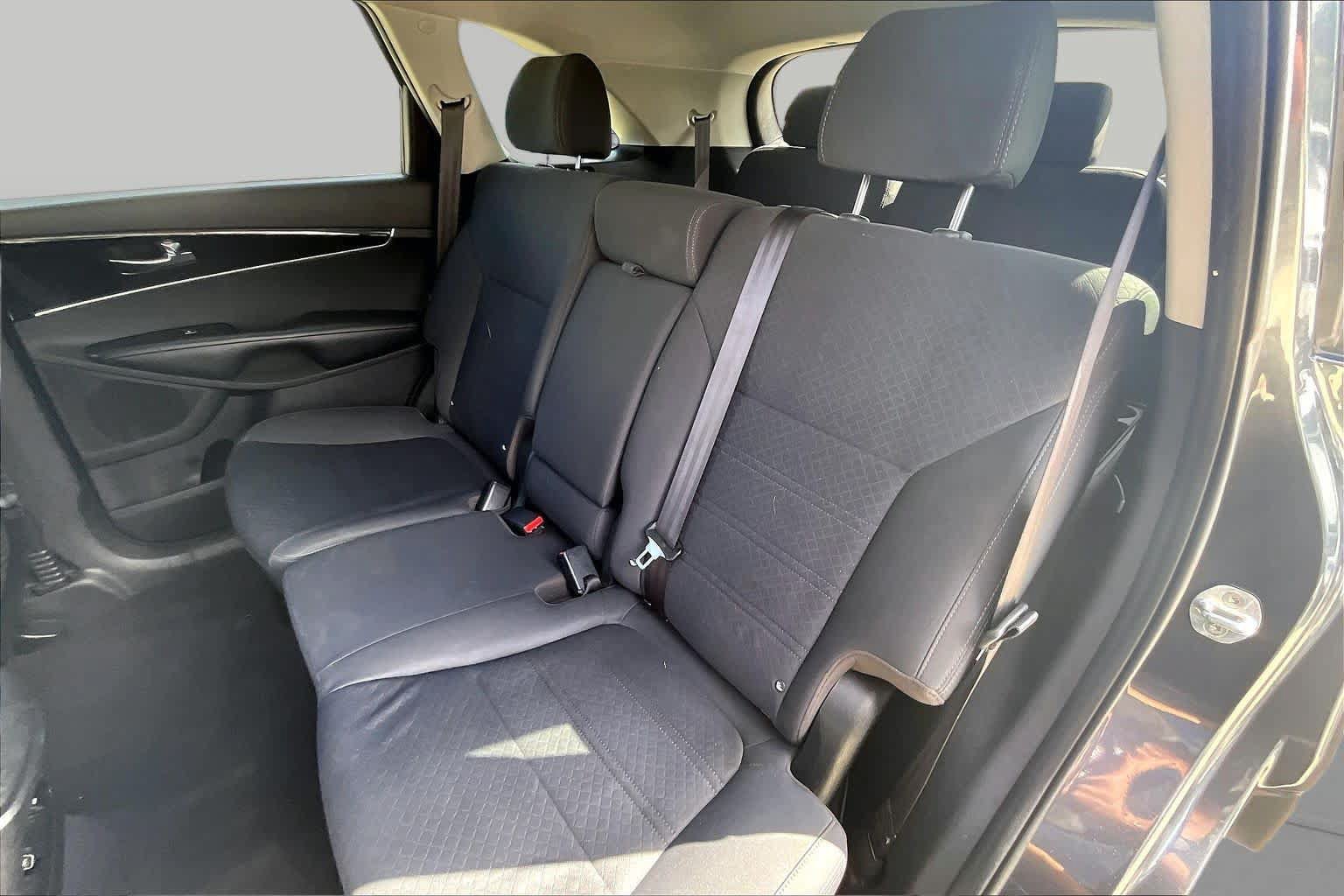 Used 2020 Kia Sorento LX AWD/4WD image 18